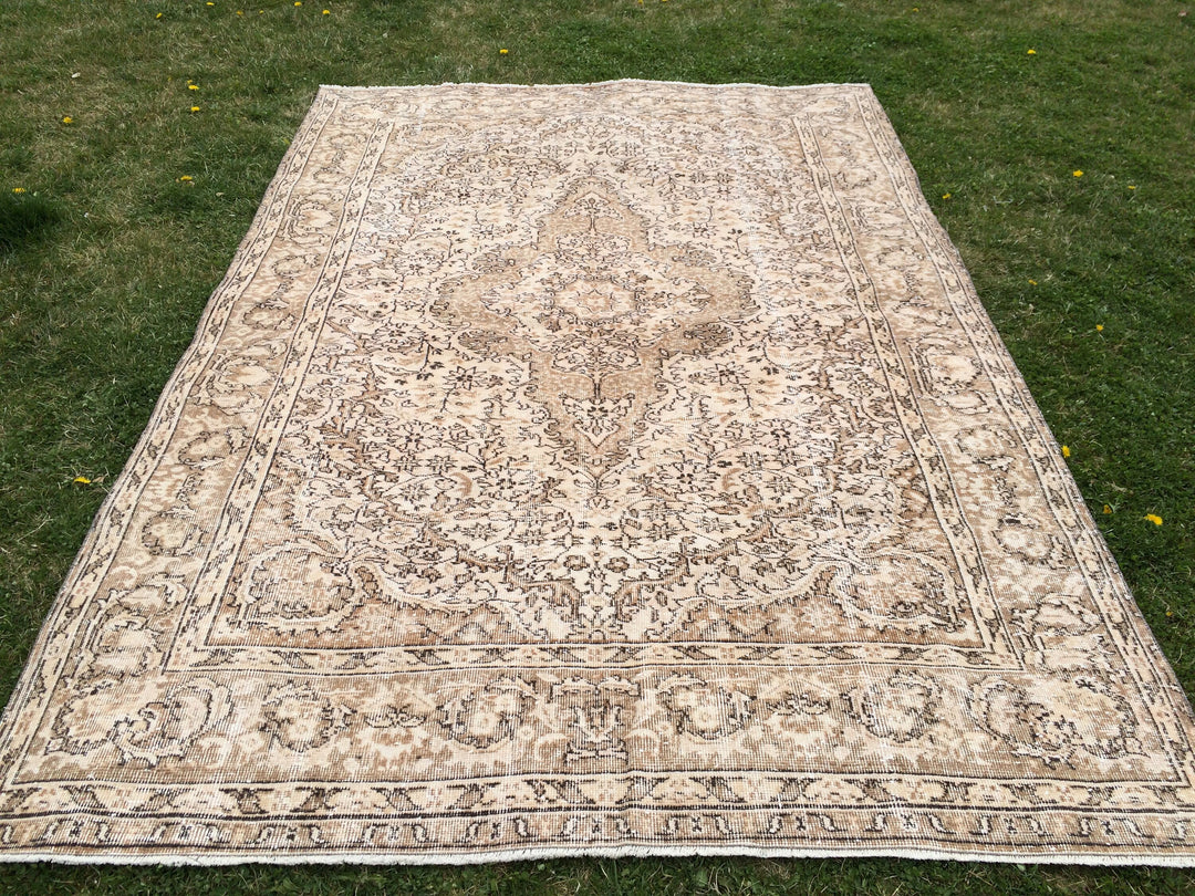 Beige Turkish Runner Rug 6' 4" x 9' 6" Hand-Knotted detail
