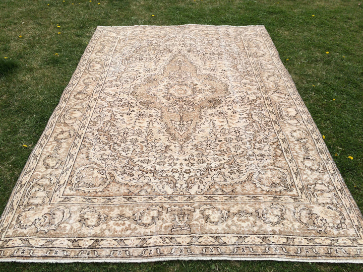 Beige Turkish Runner Rug 6' 4" x 9' 6" Hand-Knotted detail