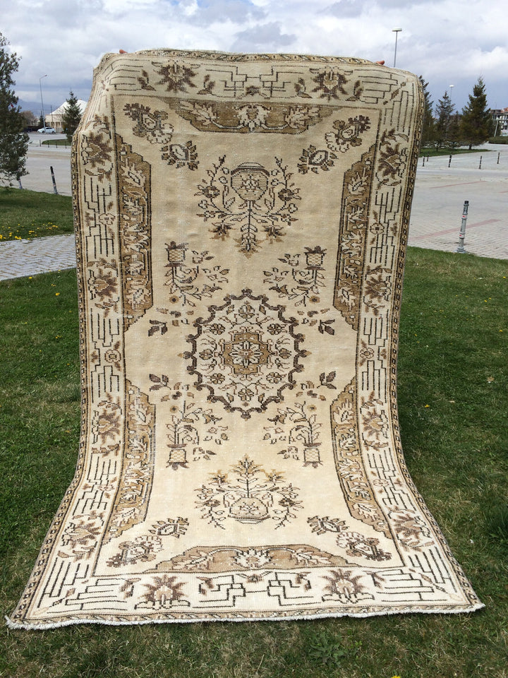 Beige Turkish Oushak Rug 5' x 9' Hand-Knotted view 9