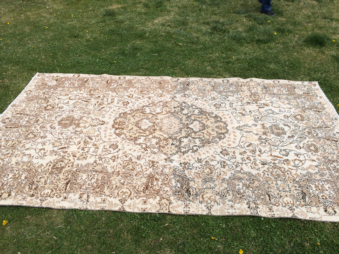 Rust Turkish Oushak Rug 5' 6" x 10' Hand-Knotted border