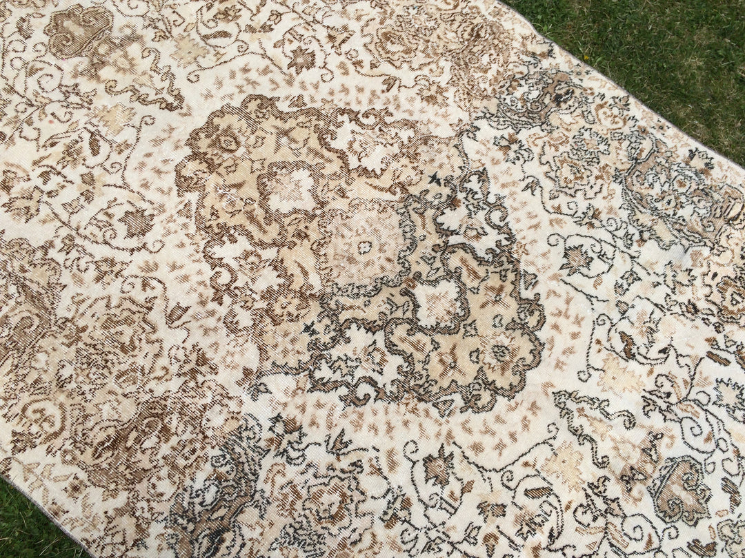 Rust Turkish Oushak Rug 5' 6" x 10' Hand-Knotted pattern