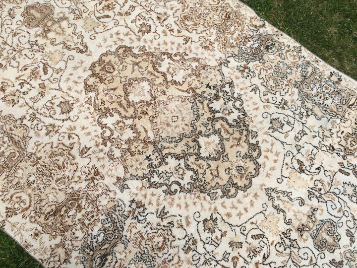 Rust Turkish Oushak Rug 5' 6" x 10' Hand-Knotted pattern