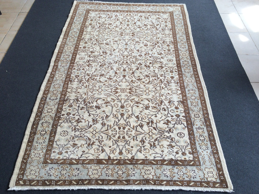 Turkish Oushak Rug 2'6" x 12' Hand-Knotted detail