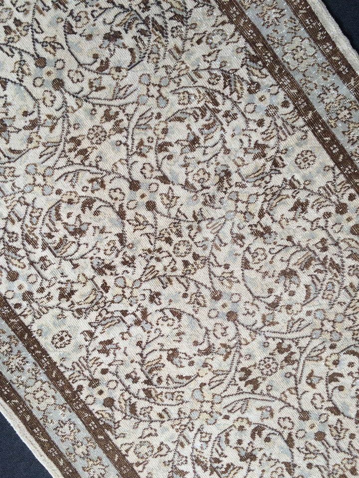 Turkish Oushak Rug 2'6" x 12' Hand-Knotted border