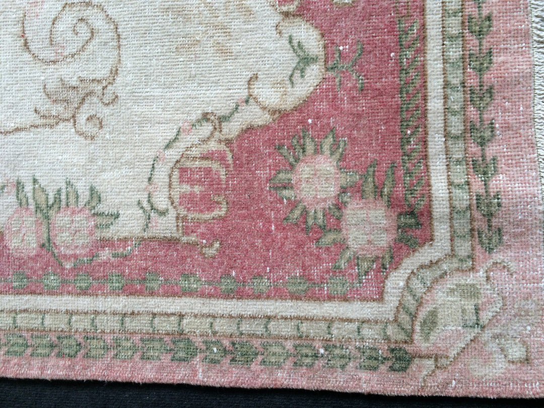 Pink Turkish Oushak Rug Hand-Knotted pattern