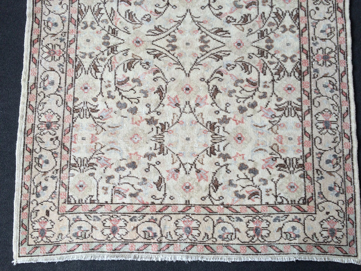 Beige Turkish Runner Rug 4' x 7' Hand-Knotted pattern