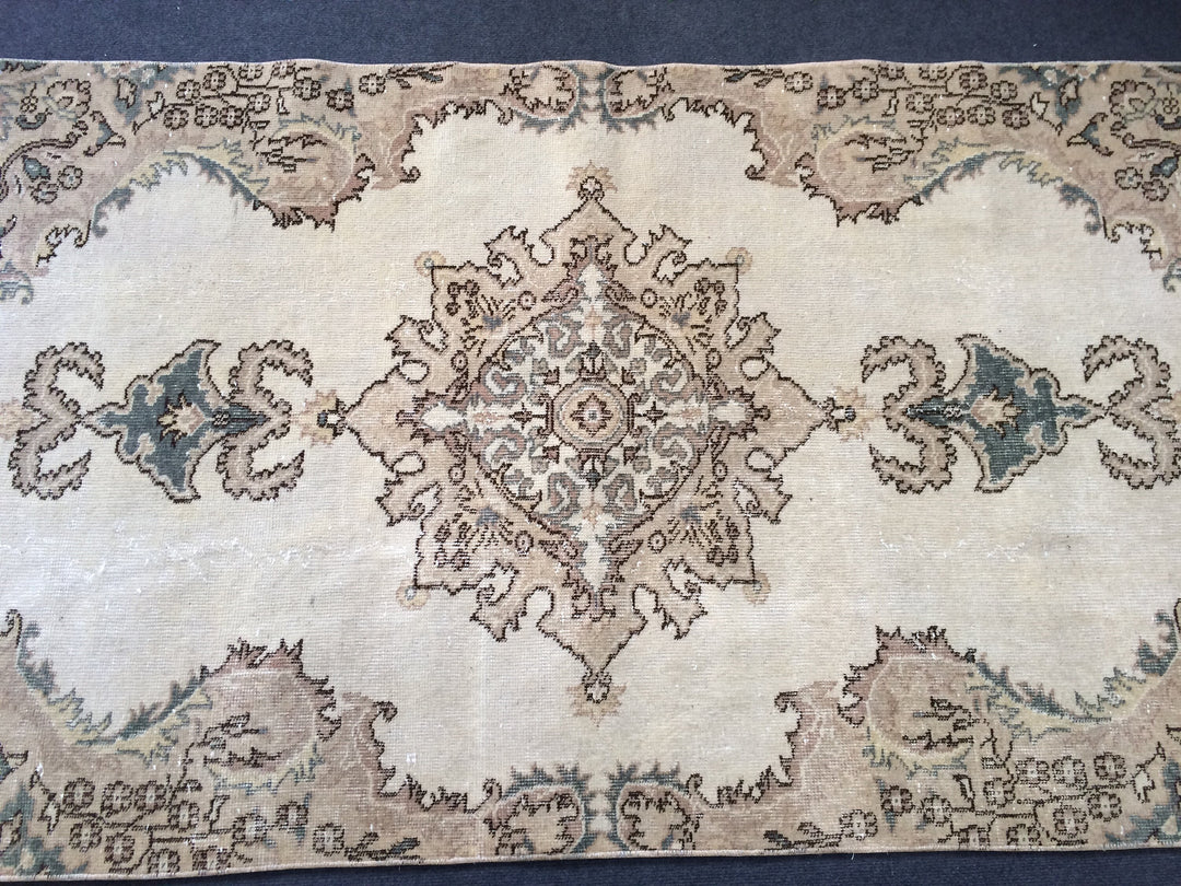 Turkish Oushak Rug 2'7" x 10'1" Hand-Knotted texture