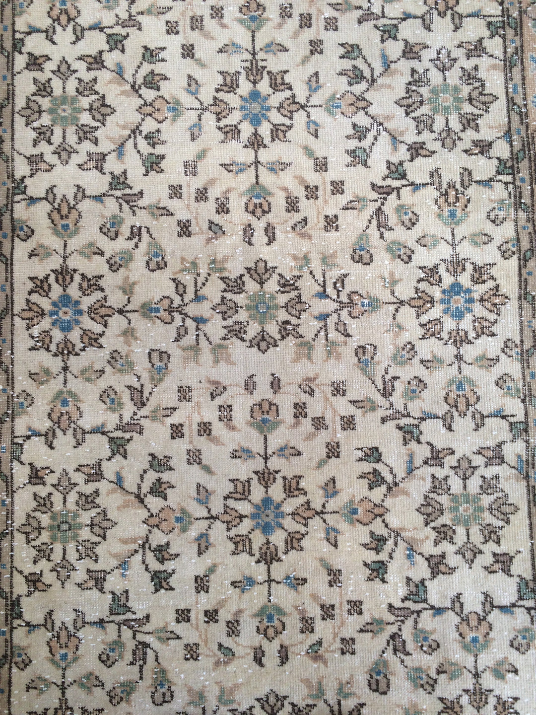 Turkish Oushak Rug Hand-Knotted detail
