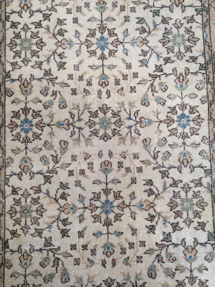 Turkish Oushak Rug Hand-Knotted detail