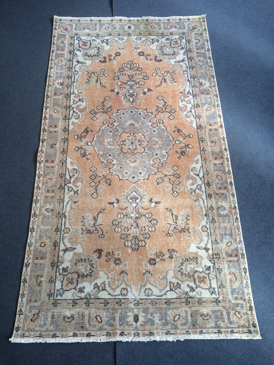 Turkish Oushak Rug Hand-Knotted detail