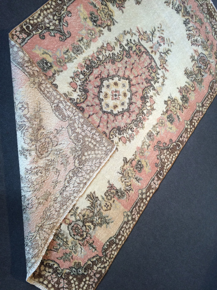 Pink Turkish Oushak Runner Rug Hand-Knotted border