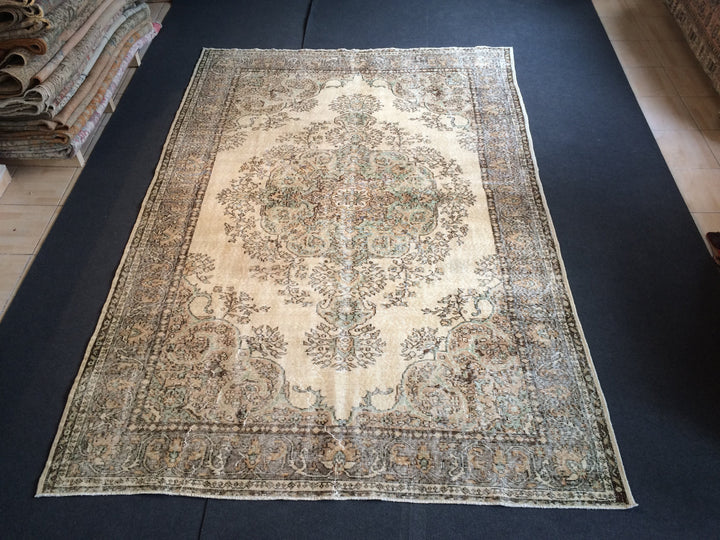 Beige Turkish Runner Rug 6' 6" x 9' 10" Hand-Knotted detail