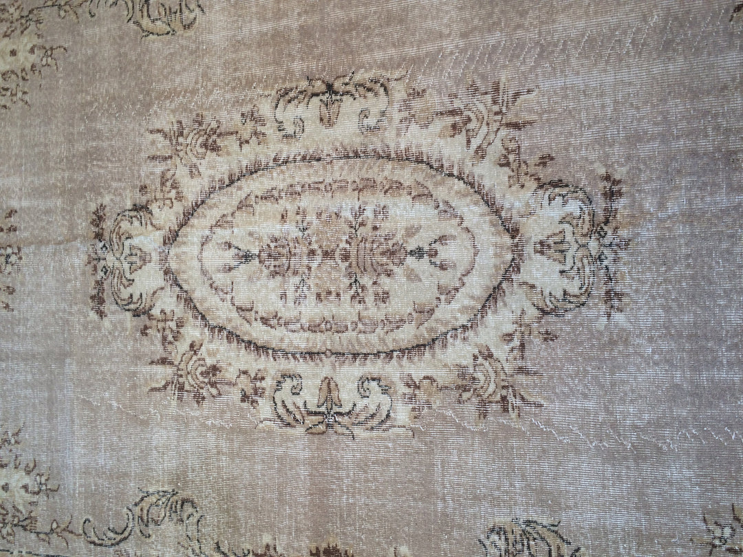 Beige Turkish Runner Rug 7' 5" x 10' Hand-Knotted border
