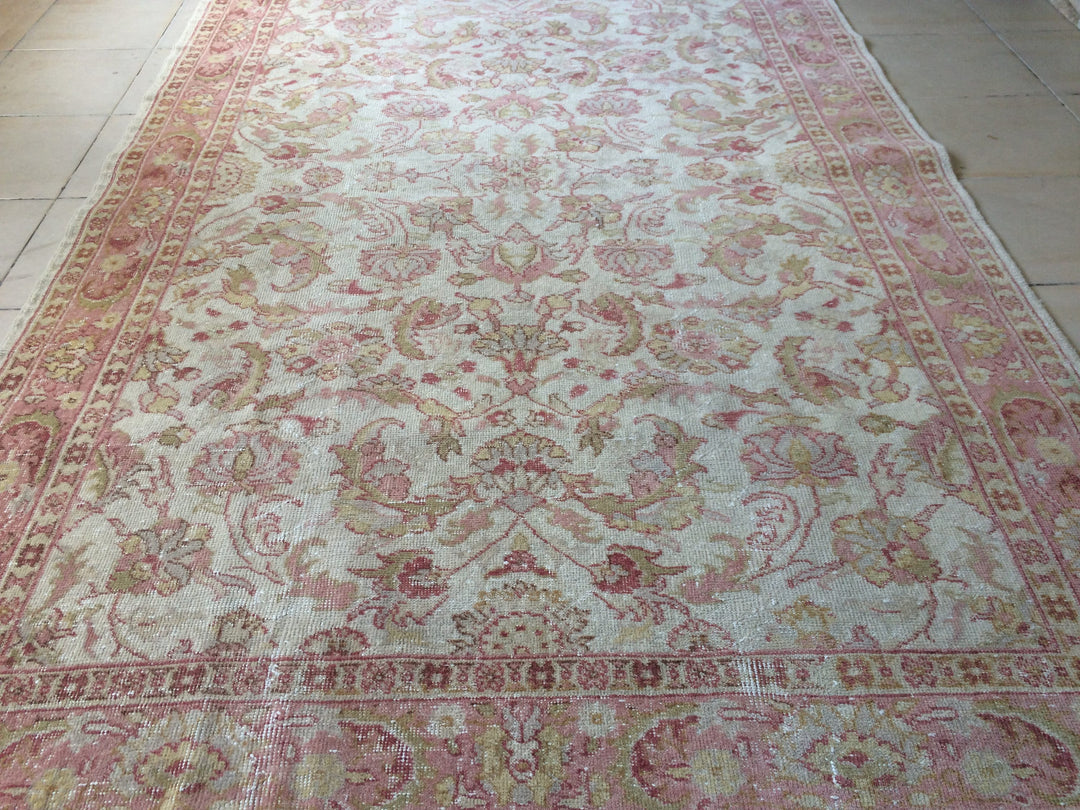 Turkish Runner Rug 5' 4" x 8' 4" Hand-Knotted texture
