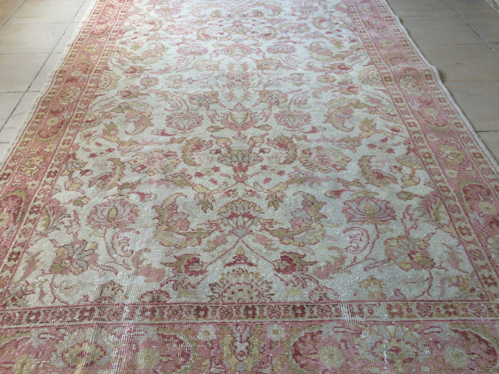 Turkish Runner Rug 5' 4" x 8' 4" Hand-Knotted texture