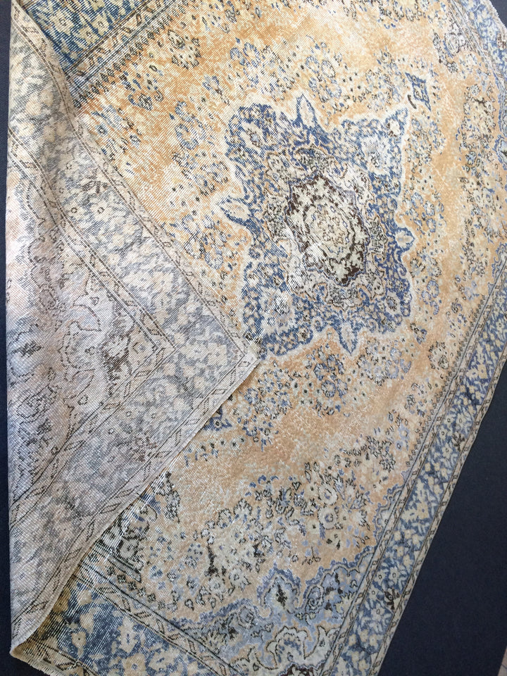 Beige Turkish Runner Rug 6' 10" x 10' Hand-Knotted border