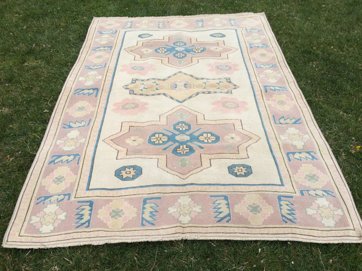 Beige Turkish Runner Rug 5' 2" x 7' 4" Hand-Knotted close-up