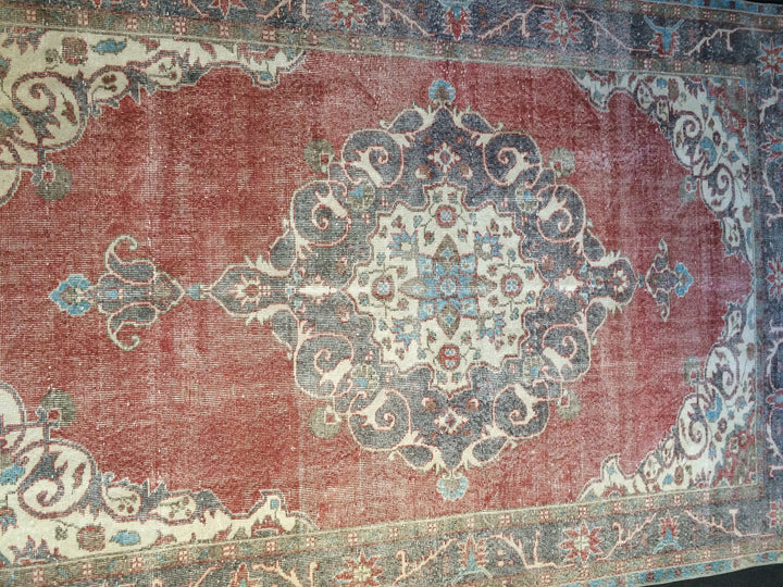 Beige Turkish Runner Rug 6' 10" x 10' 10" Hand-Knotted detail