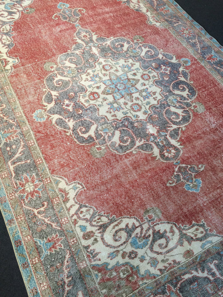 Beige Turkish Runner Rug 6' 10" x 10' 10" Hand-Knotted border