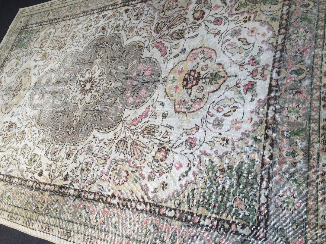 Beige Turkish Runner Rug 6' 8" x 9' 10" Hand-Knotted pattern