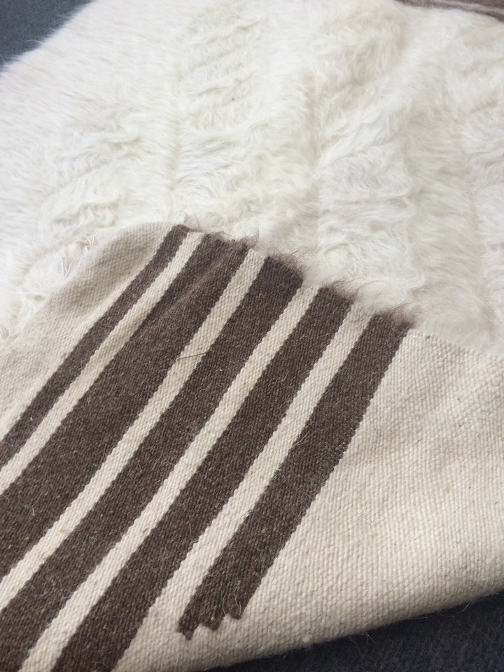 Turkish Oushak Rug 4'2" x 2'8" Hand-Knotted texture