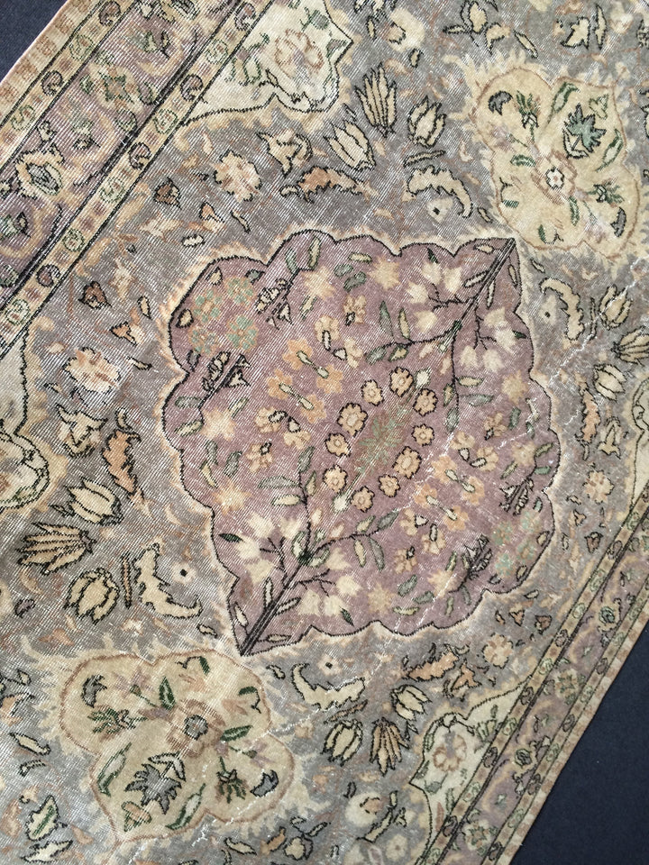 Turkish Oushak Rug 6' x 9' 6" Hand-Knotted pattern
