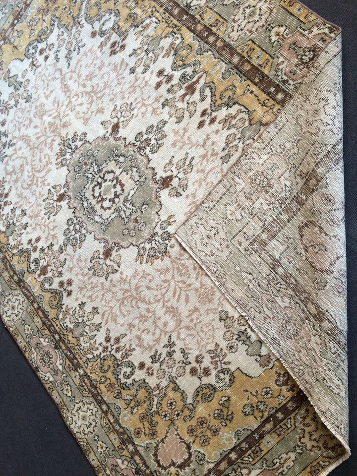 Turkish Oushak Rug 6' x 8' Hand-Knotted close-up