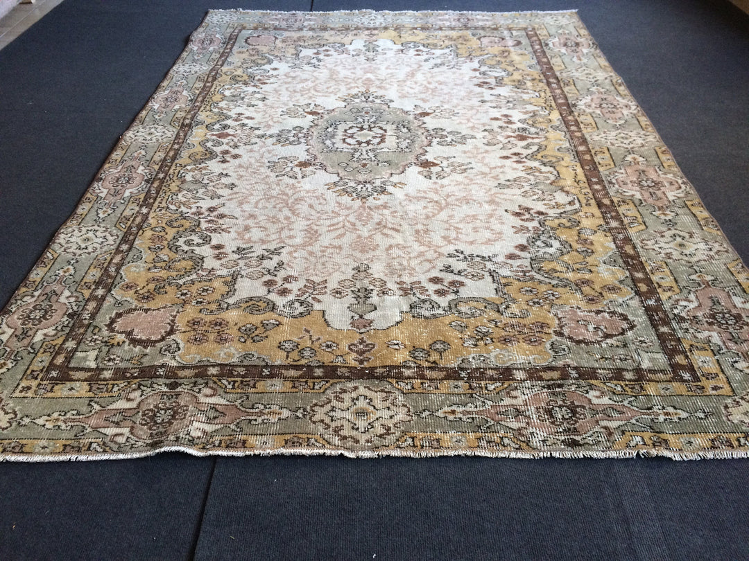 Turkish Oushak Rug 6' x 8' Hand-Knotted detail