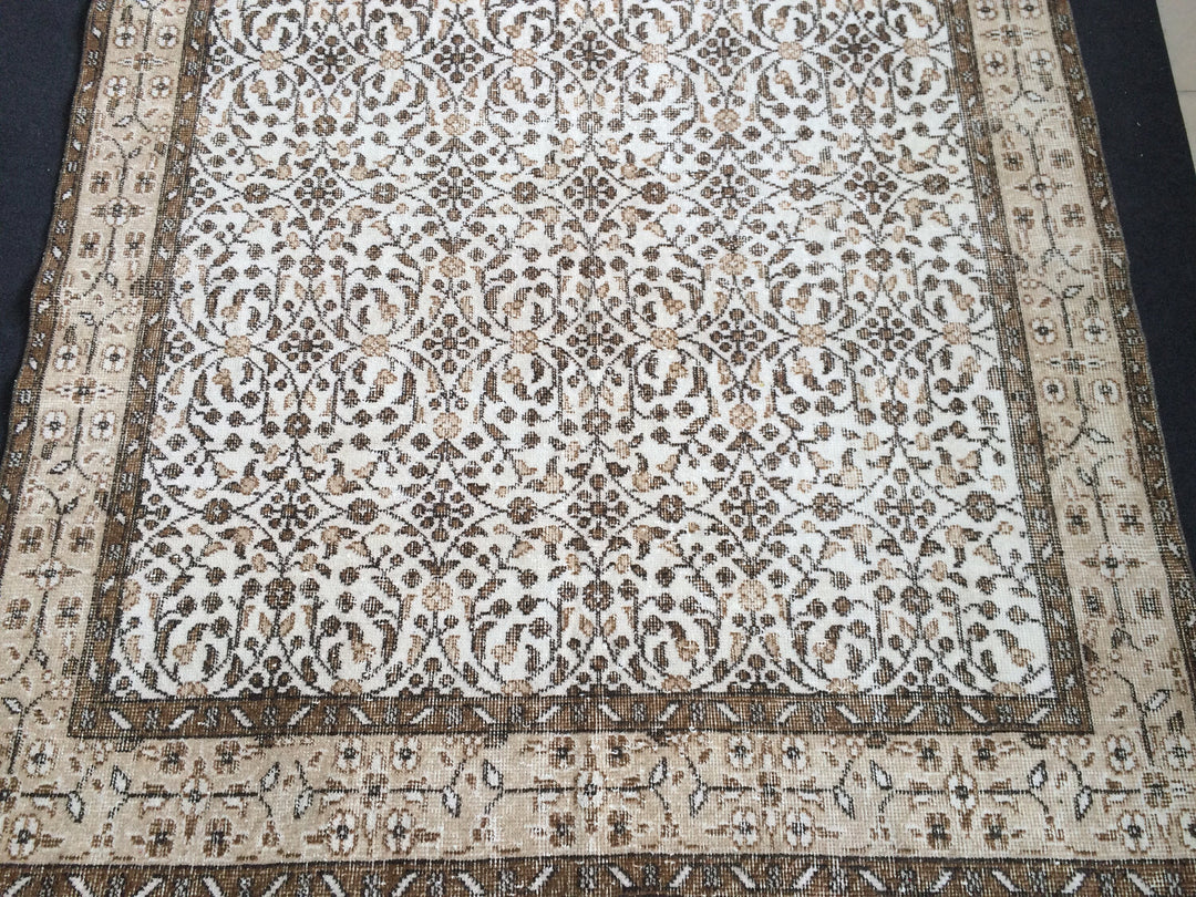 Rust Turkish Oushak Rug Hand-Knotted close-up