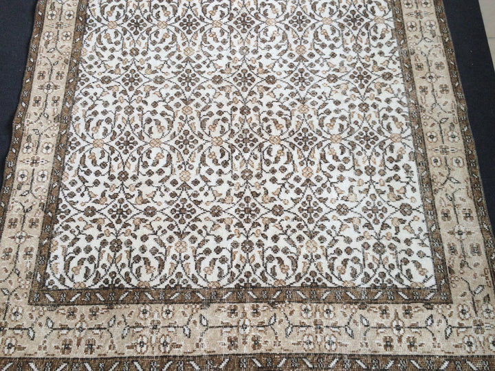Rust Turkish Oushak Rug Hand-Knotted close-up