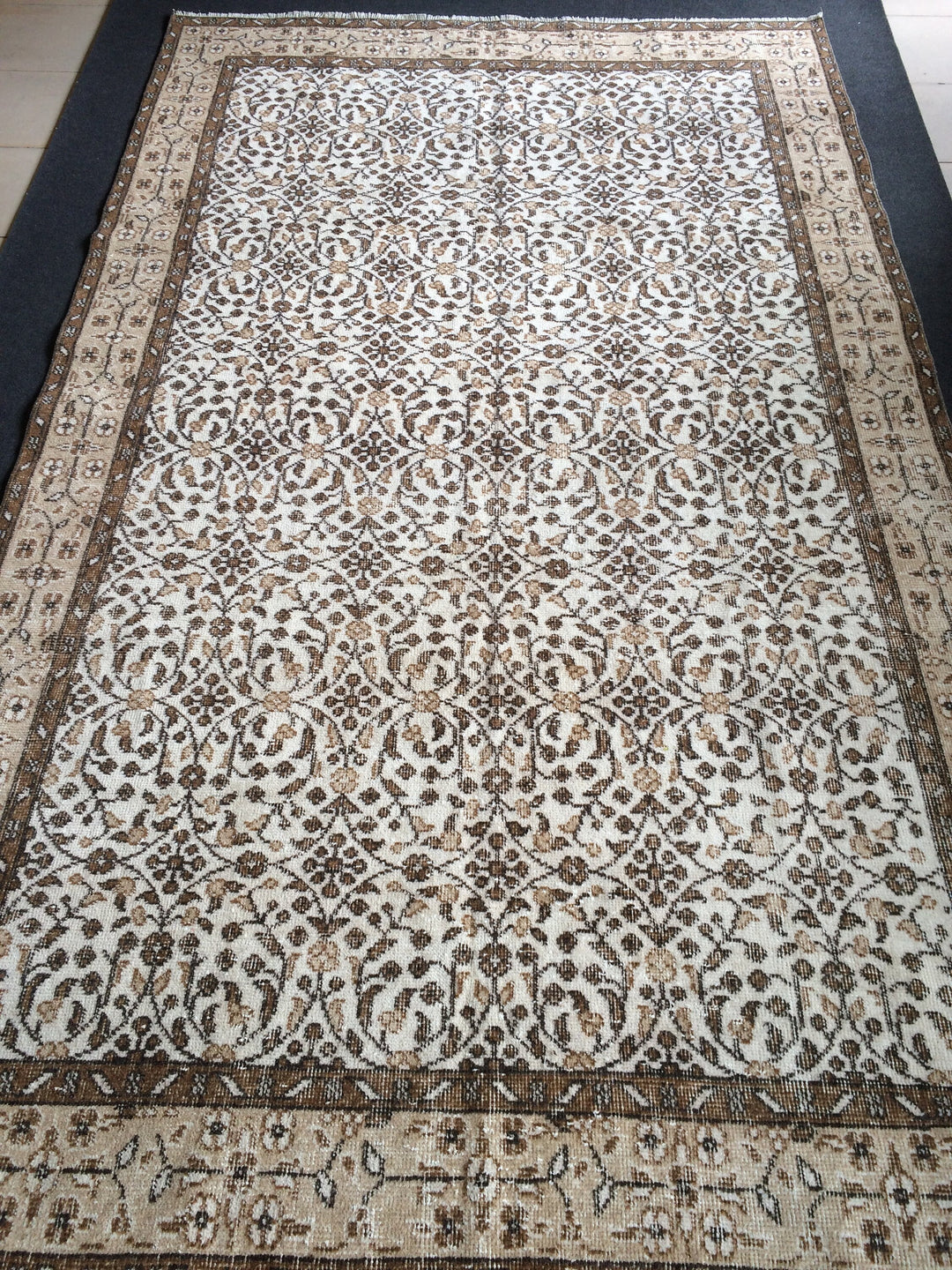 Rust Turkish Oushak Rug Hand-Knotted detail