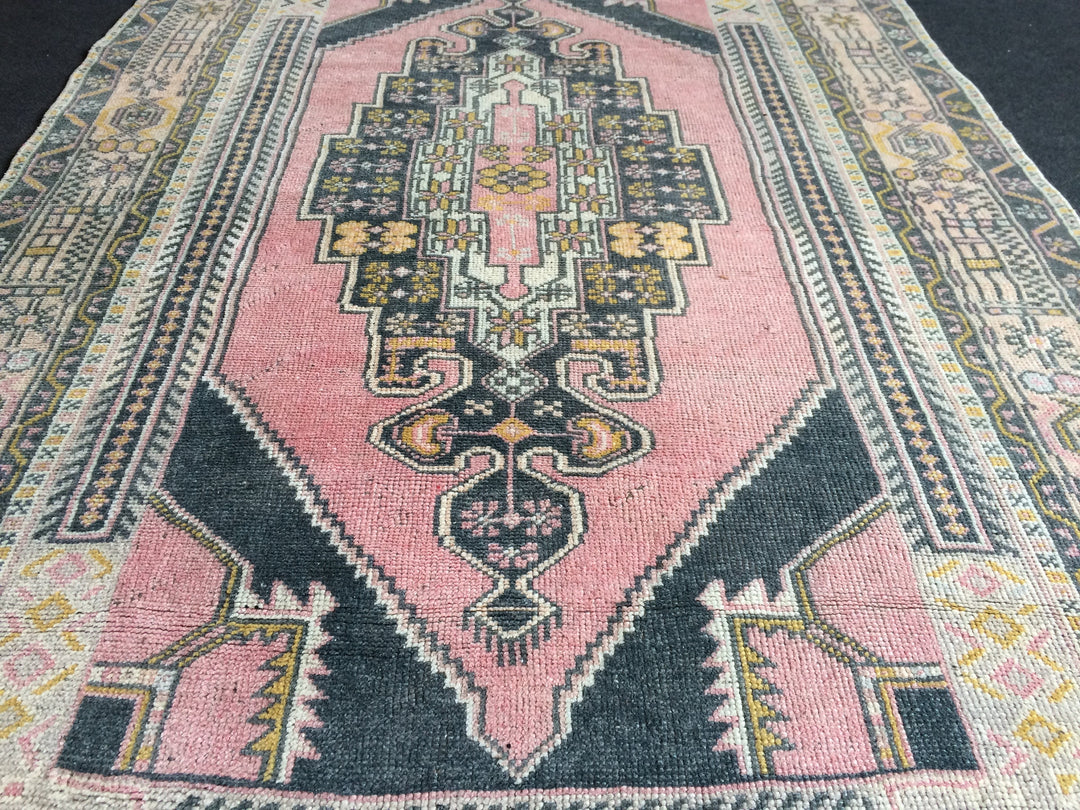 Pink Turkish Oushak Rug 4' x 6' 10" Hand-Knotted detail