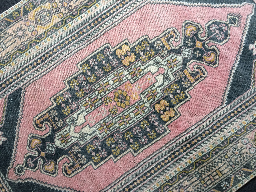 Pink Turkish Oushak Rug 4' x 6' 10" Hand-Knotted pattern