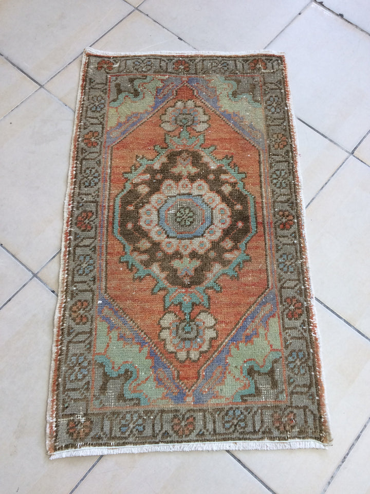 Turkish Oushak Rug Hand-Knotted detail