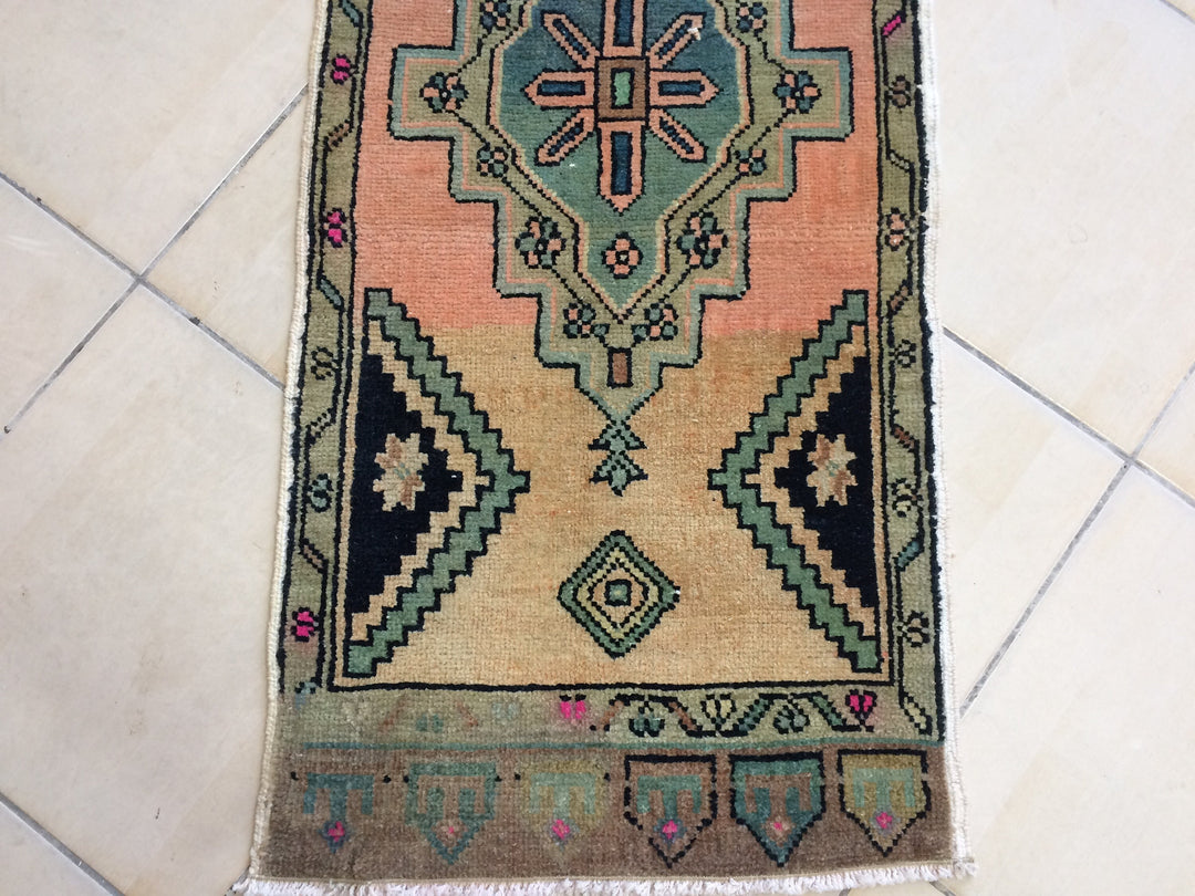 Turkish Oushak Runner Rug 2'7" x 9'10" Hand-Knotted pattern