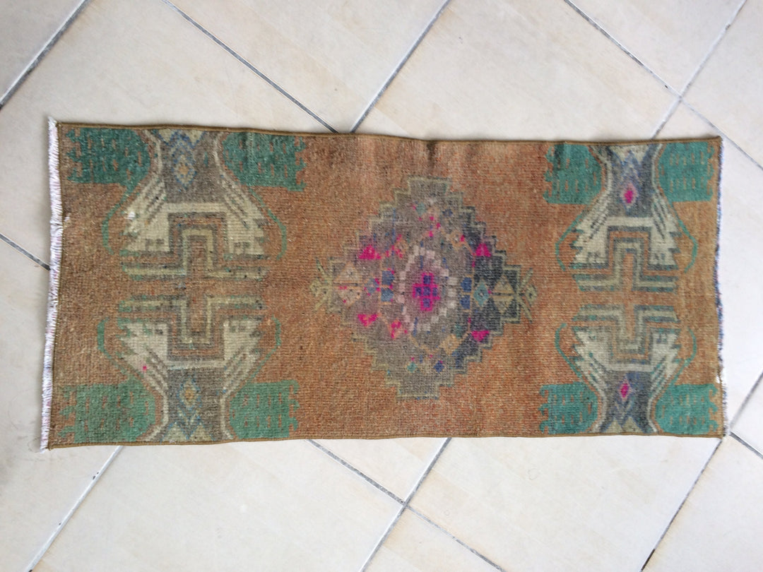 Turkish Oushak Rug 2'6" x 8'0" Hand-Knotted pattern