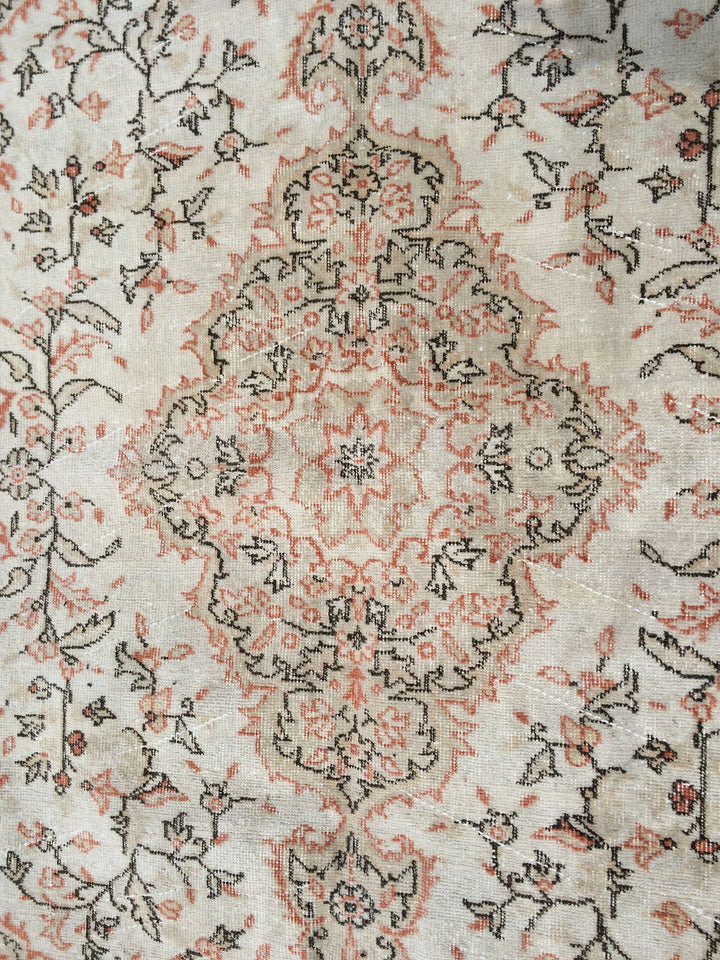 Beige Turkish Runner Rug 6' x 10' Hand-Knotted pattern