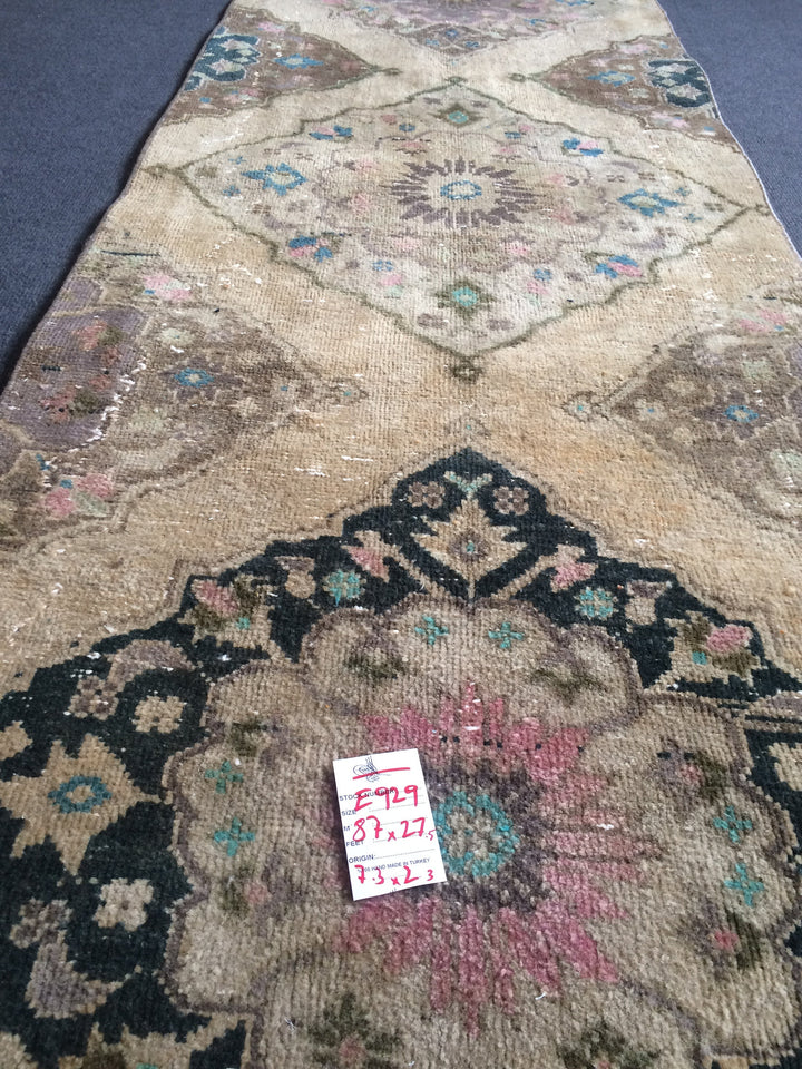 Turkish Oushak Rug Runner Hand-Knotted texture