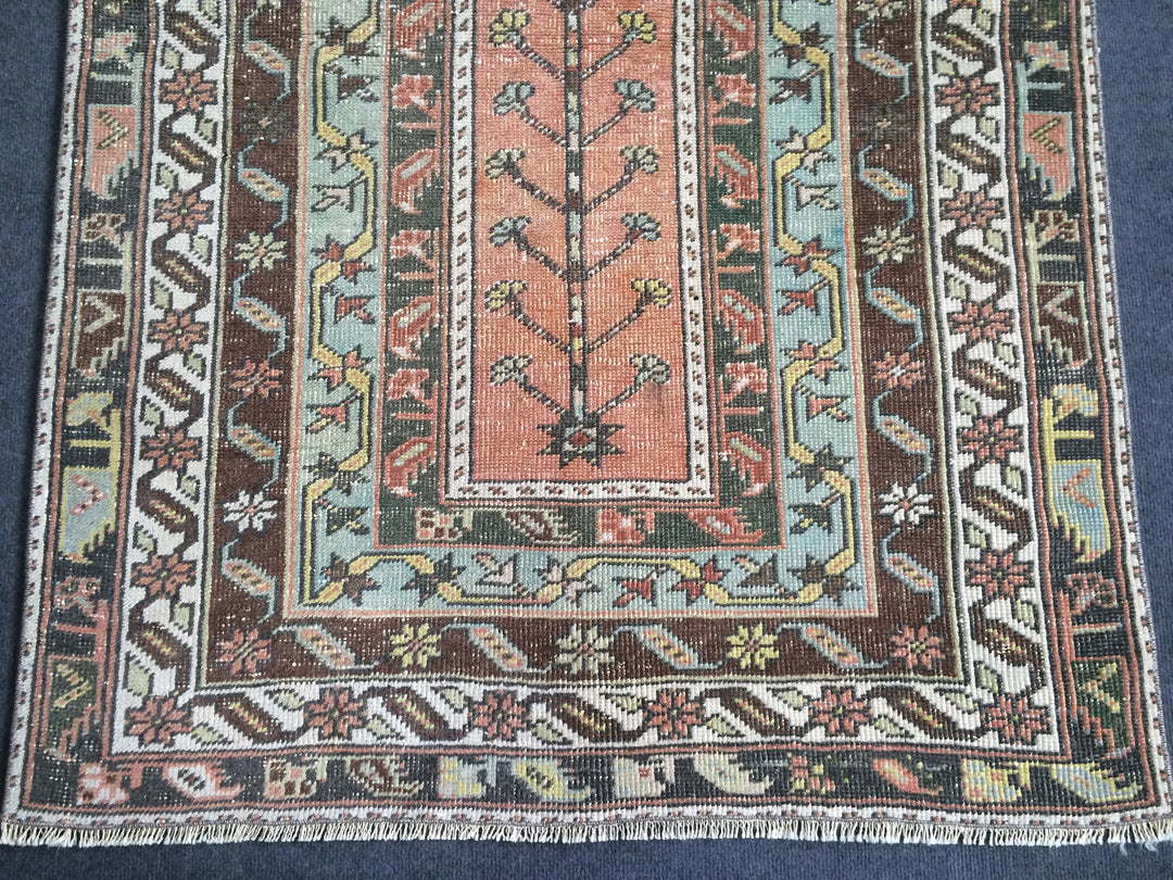 Turkish Oushak Rug 2'7" x 8'1" Hand-Knotted close-up