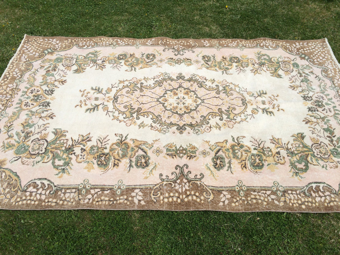 Pink Turkish Oushak Rug 5' 7" x 9' Hand-Knotted border