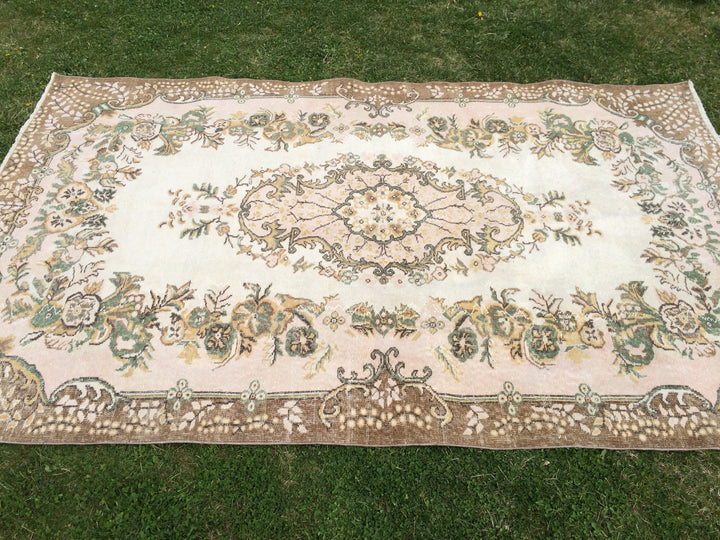 Pink Turkish Oushak Rug 5' 7" x 9' Hand-Knotted border