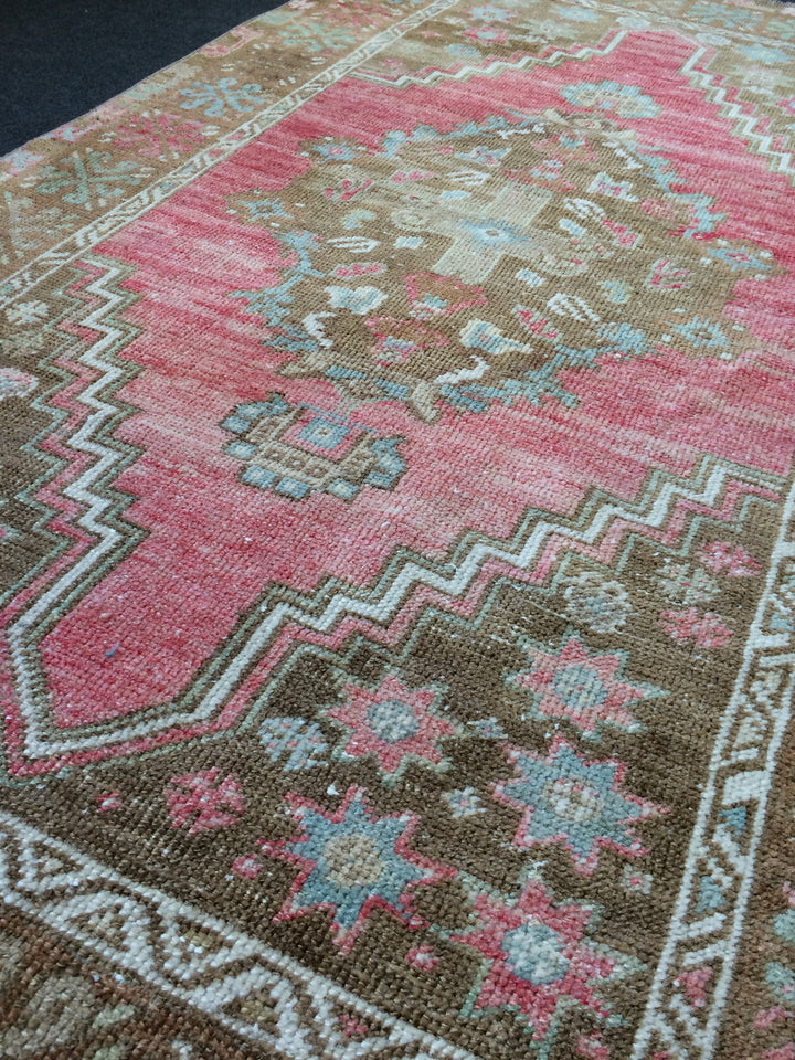 Pink Turkish Oushak Runner Rug 2'7" x 9'10" Hand-Knotted texture