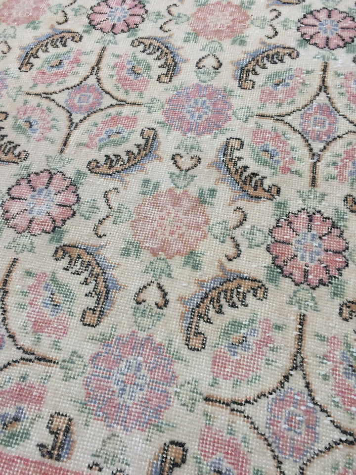 Turkish Oushak Rug 2'7" x 9'10" Hand-Knotted texture