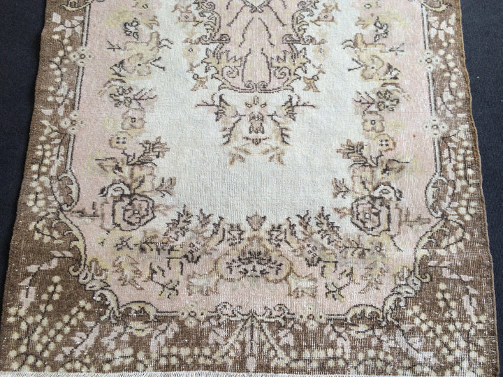 Beige Turkish Runner Rug 4' x 7' 6" Hand-Knotted pattern