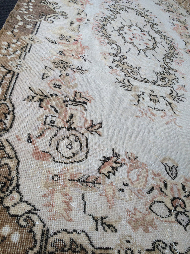 Rust Turkish Runner Rug 4' x 6' Hand-Knotted border