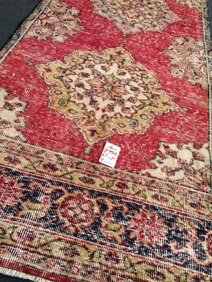 Turkish Oushak Rug 2'6" x 4'1" Hand-Knotted border