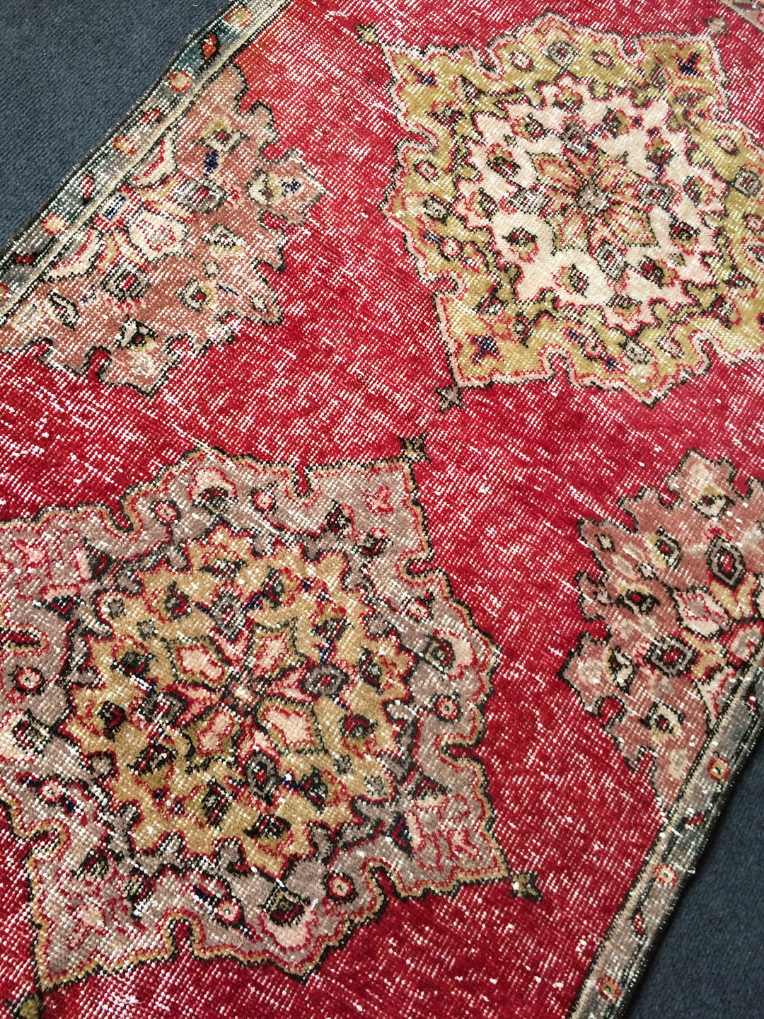 Turkish Oushak Rug 2'6" x 4'1" Hand-Knotted close-up