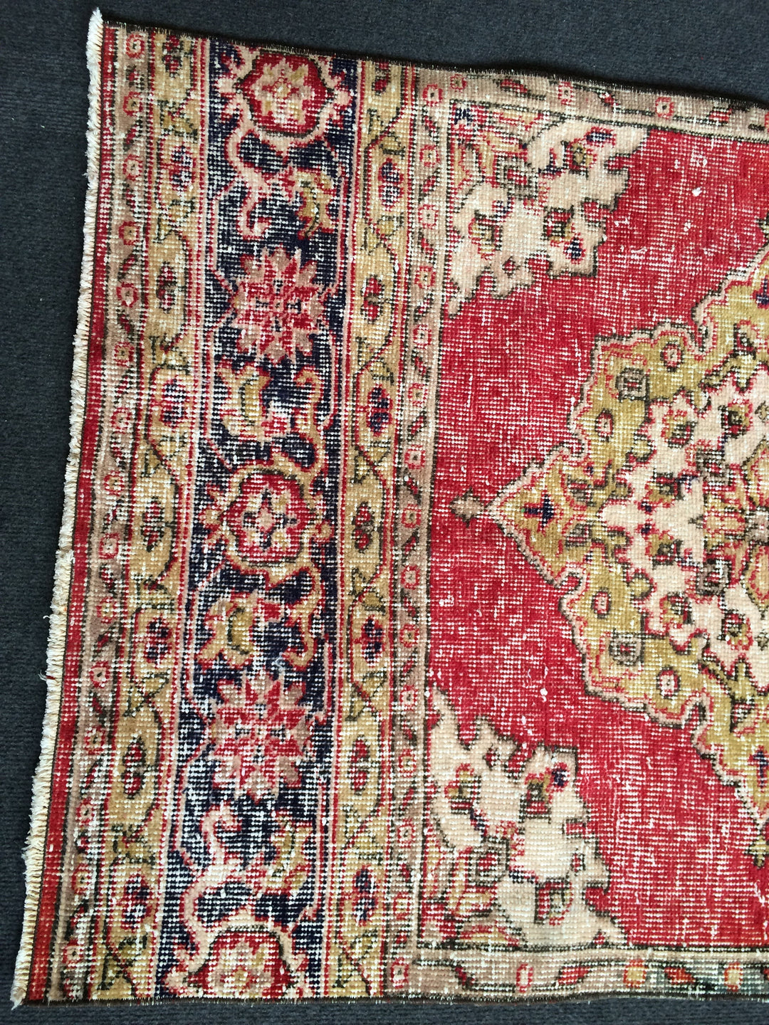 Turkish Oushak Rug 2'6" x 4'1" Hand-Knotted pattern
