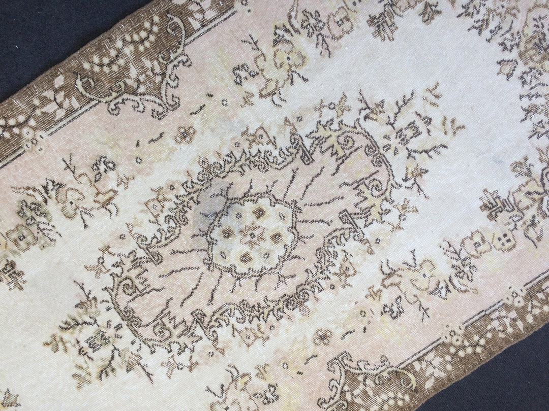 Turkish Oushak Rug 2'7" x 10'1" Hand-Knotted close-up