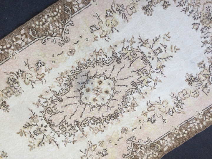 Turkish Oushak Rug 2'7" x 10'1" Hand-Knotted close-up